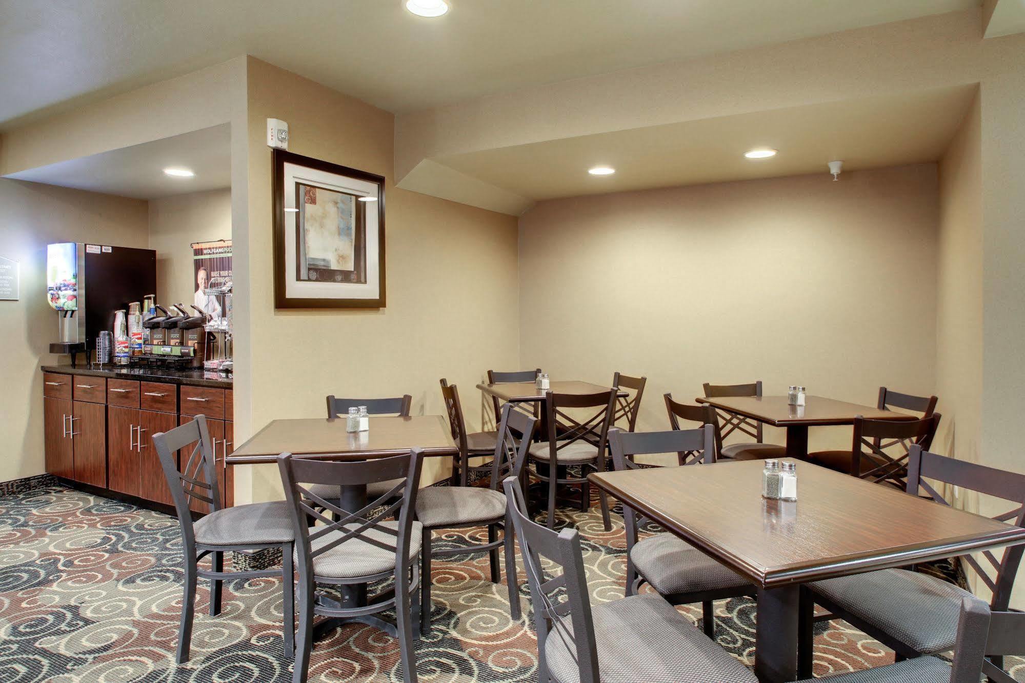 Cobblestone Inn & Suites - Schuyler Exterior photo